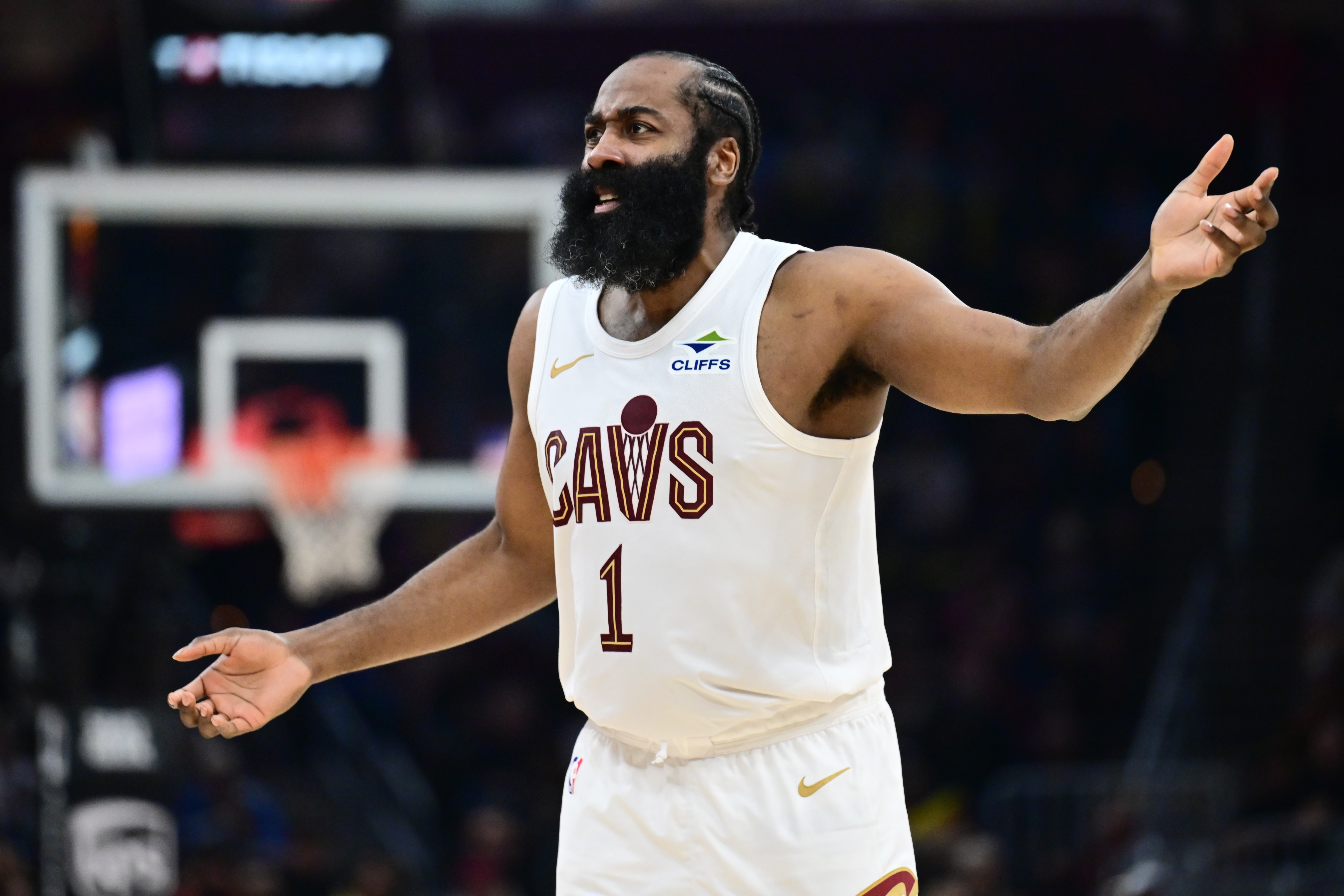 开云体育官方平台-哈登&amp;米切尔出战！ESPN明日胜率预测：骑士高达61.8% 魔术为38.2%