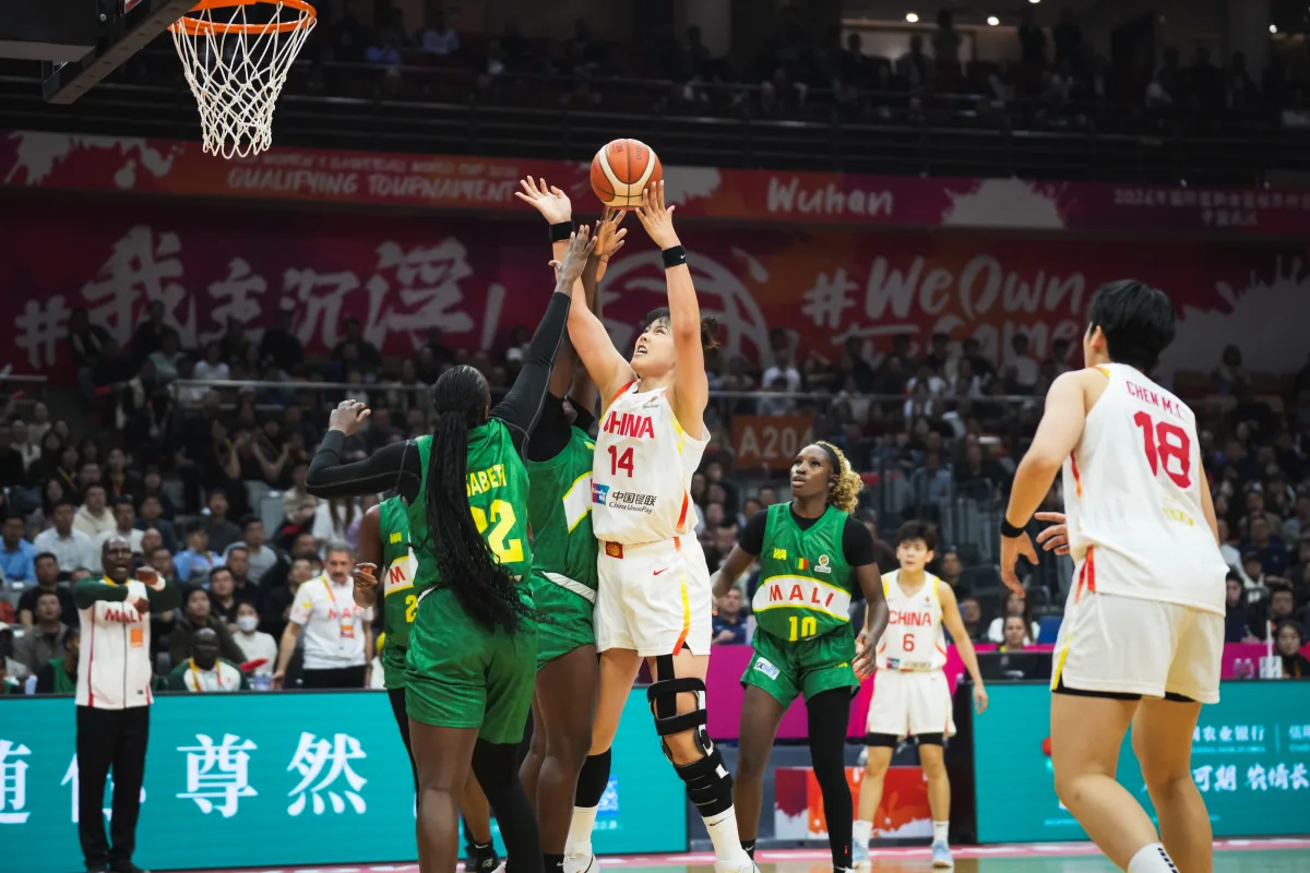 开云体育网址-泪目！李月汝夺单场最佳表态：海外历练为了助中国女篮上领奖台