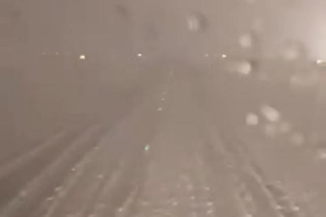 开云体育官方平台-暴雪来袭皇马却强行出征 西乙球员竟在高速上推车